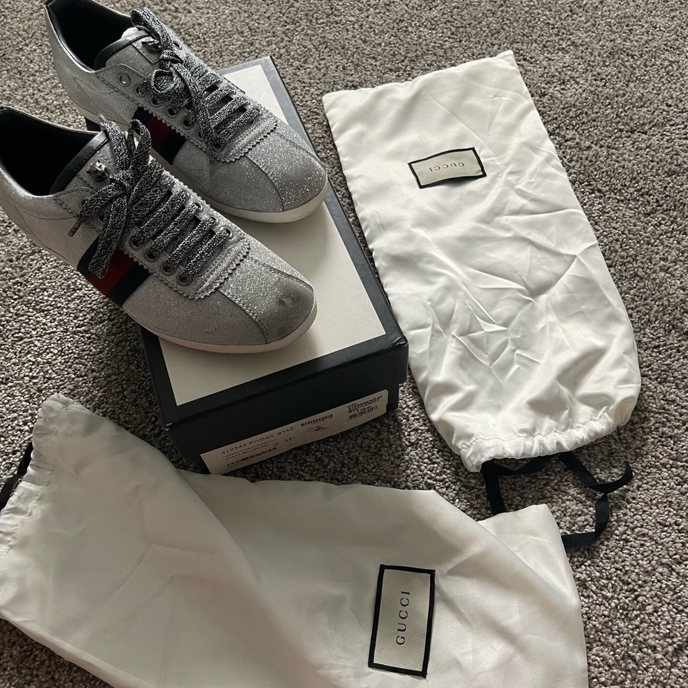 GUCCI
Leather Glitter Accents Sneakers Size 38